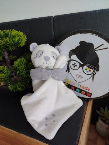 doudou ours panda sucre d'orge gris blanc étoiles mouchoir Bras Câlin DD003284