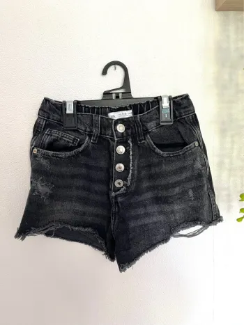Très beau short en jean pour petite fille