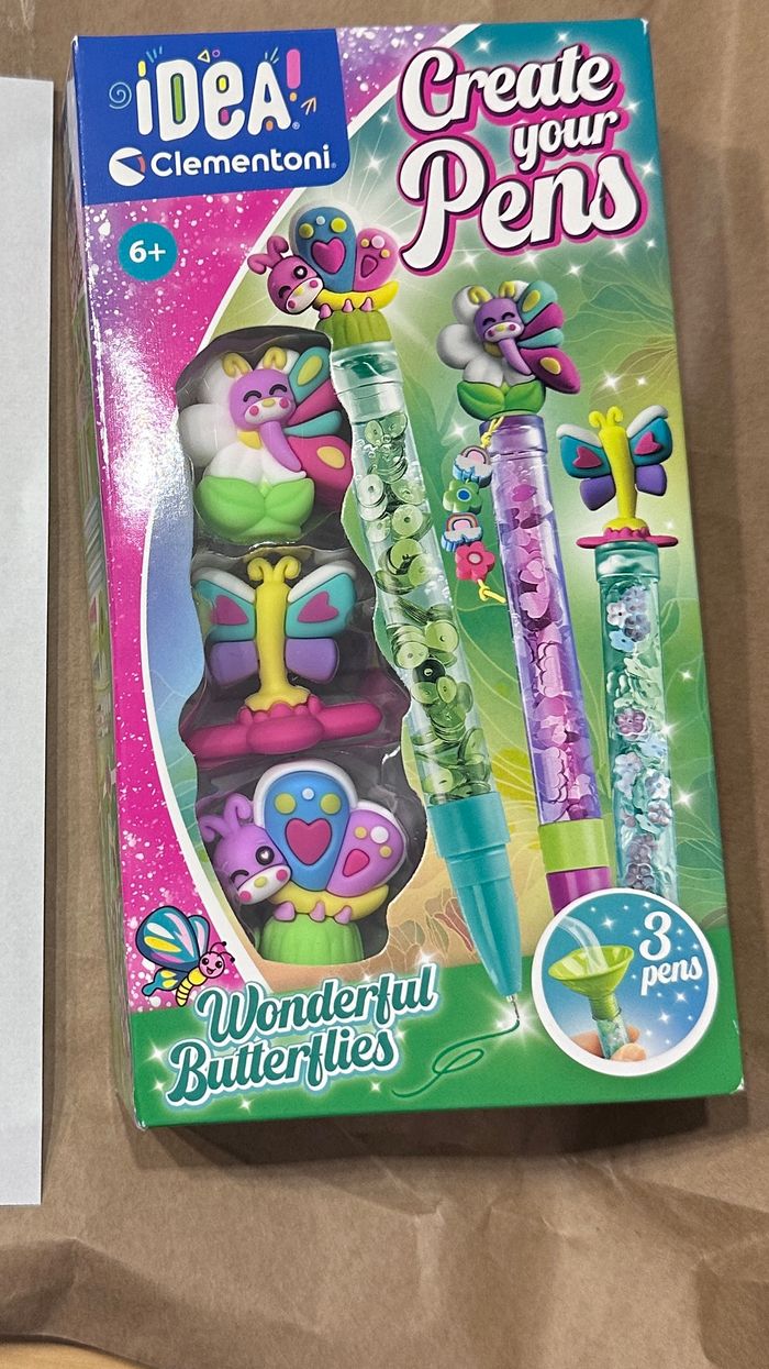 Création de stylo papillon neuf