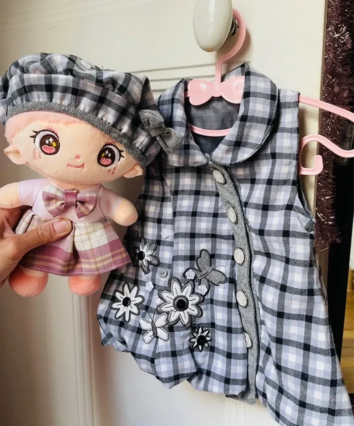 Robe à carreaux + béret avec noeud