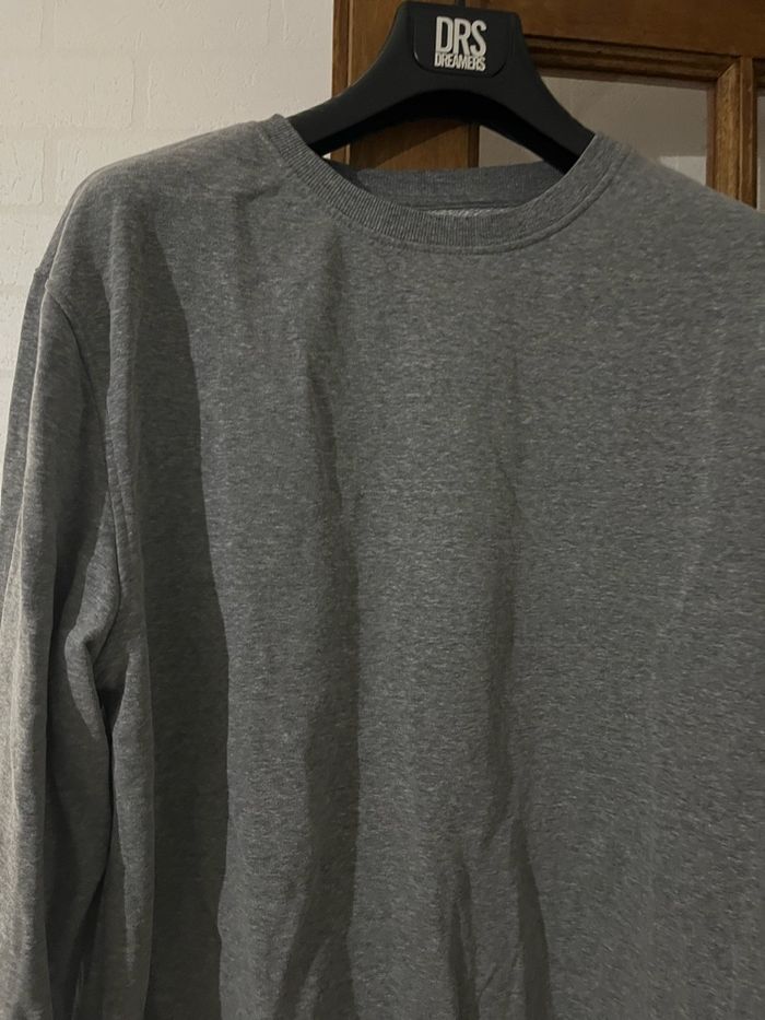Sweat gris - photo numéro 3