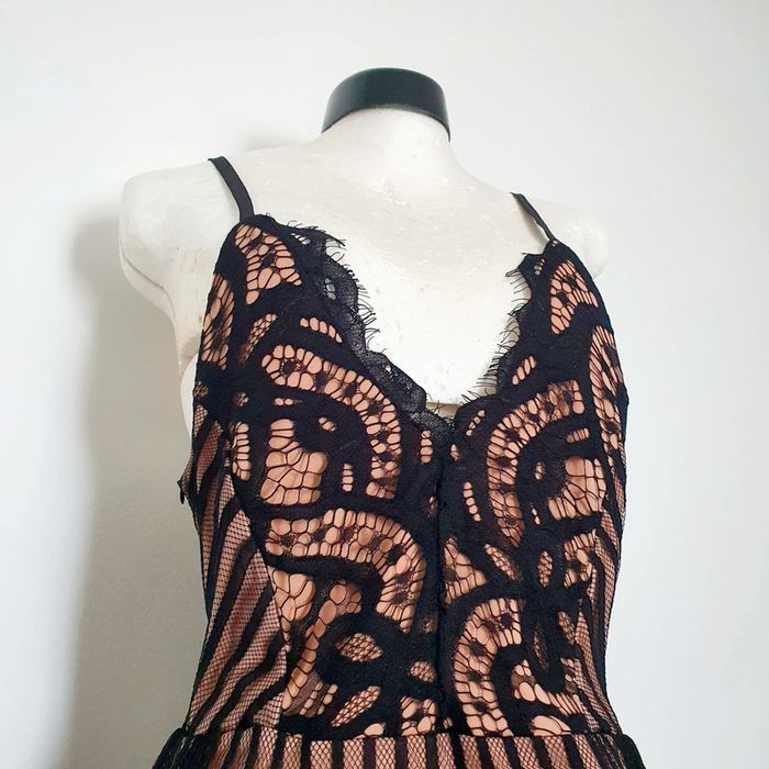 Robe  couleur pêche & dentelle noire (étiquette L) - photo numéro 5