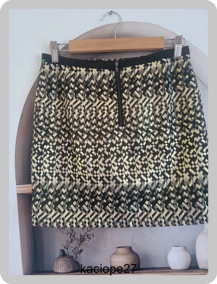 Jupe courte NAF NAF noire & dorée – Taille 36 – Chic à petit prix ! - photo numéro 2