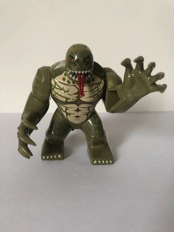 Figurine type lego Reptile. Marvel