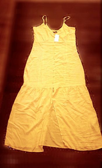 Belle robe jaune