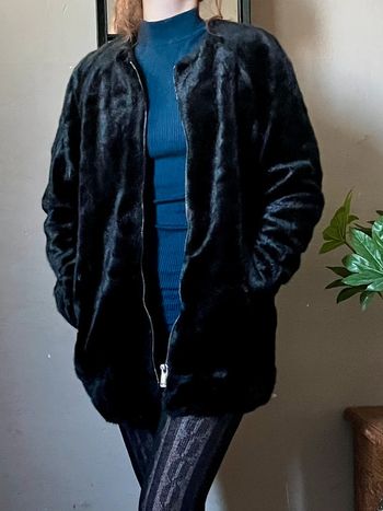 Manteau en fausses fourres noir