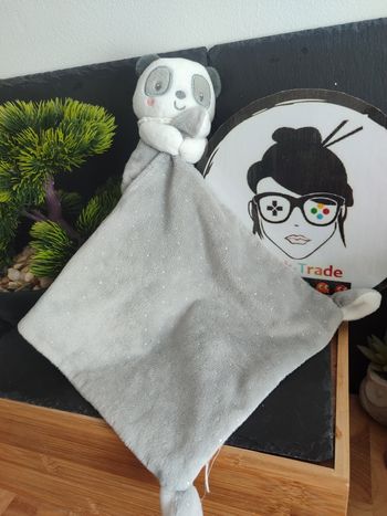 Doudou panda gris blanc pois gris argent mouchoir mots d'enfants Collerette Ours