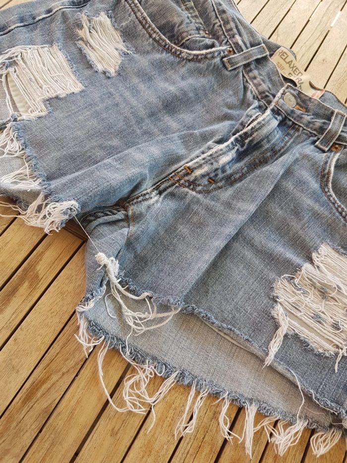 Short femme Levi's W33 L30 taille 40 - photo numéro 2