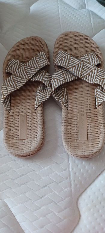 Très belles paires de claquettes femme Pointure 40 Marque Summer