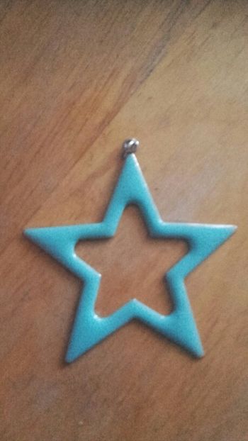 Pendentif forme étoile bleu