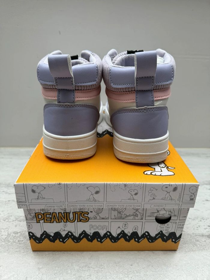 Chaussures Snoopy blanche et violette T31 TBE - photo numéro 4