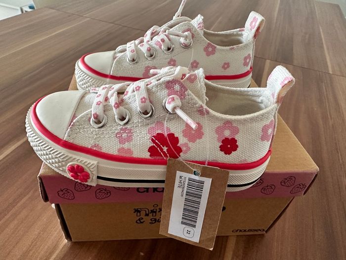 Baskets en toile neuves T22 enfant - photo numéro 2