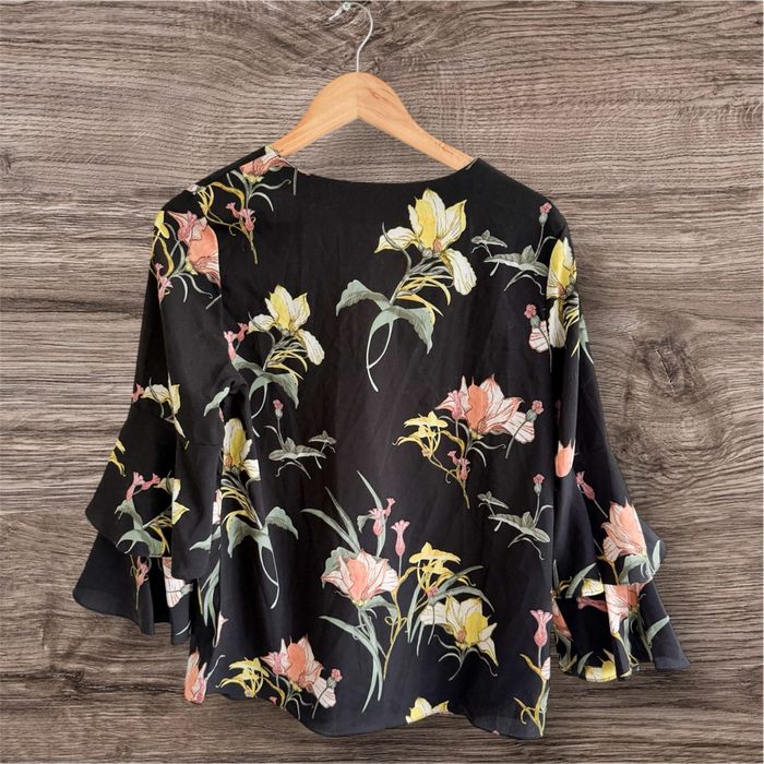 Blouse ample volant noir à motifs floraux multicolores taille 36 S - photo numéro 4