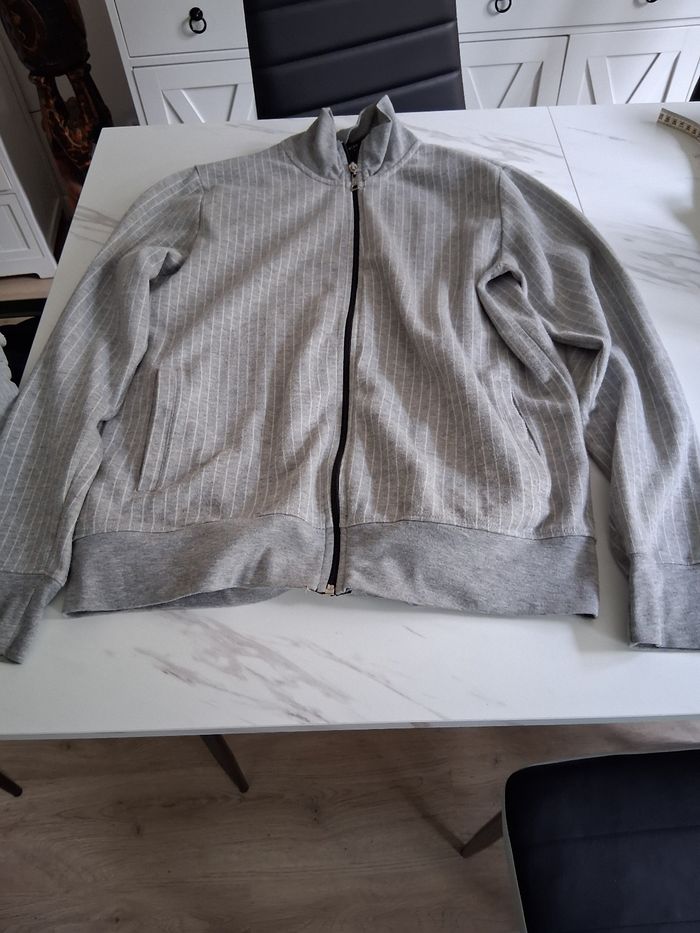 Veste rayé gris et blanc " t- S"