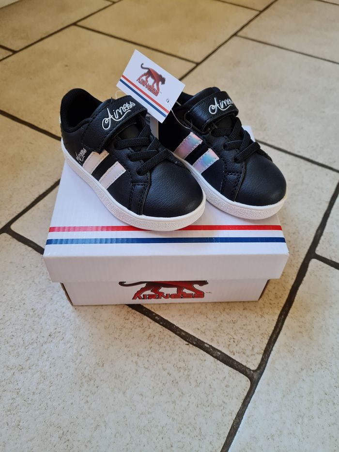4 paires de chaussures pointure 23 - photo numéro 2