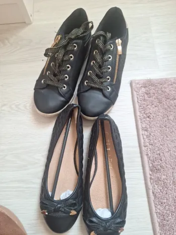 Lot de deux paires de chaussures noires pointure 34