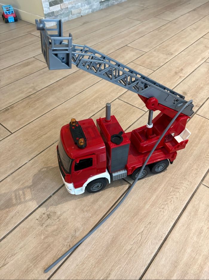 Camion pompier - photo numéro 2