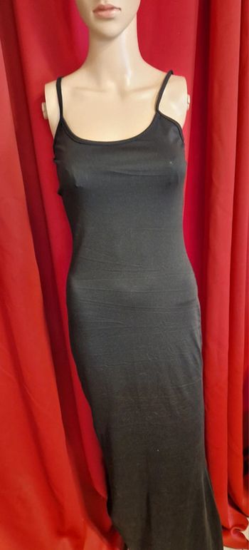 Très belle robe noire longue moulante taille M
