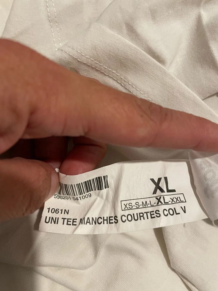 T-shirt manche courte extensible blanc col V Soft taille XL - photo numéro 8