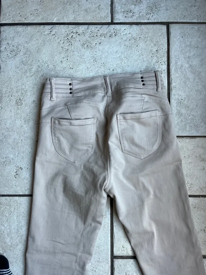 Jean push up Cache cache t38 - photo numéro 3