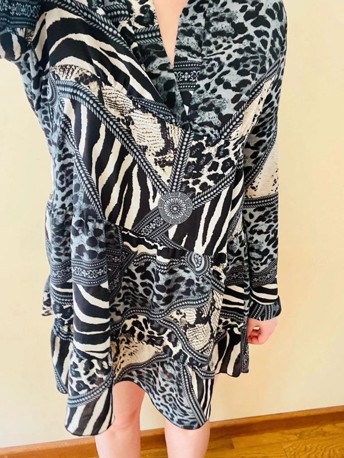 Sublime robe fluide décolleté en V manche longue à motif Lilie rose - photo numéro 6