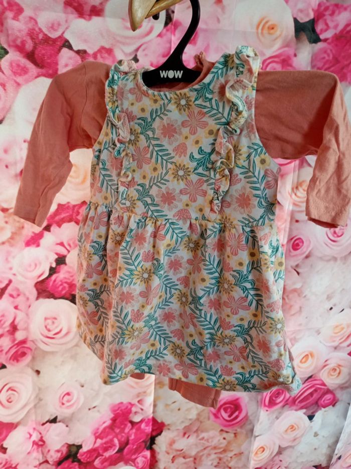 Ensemble 3 pièces 6 mois.