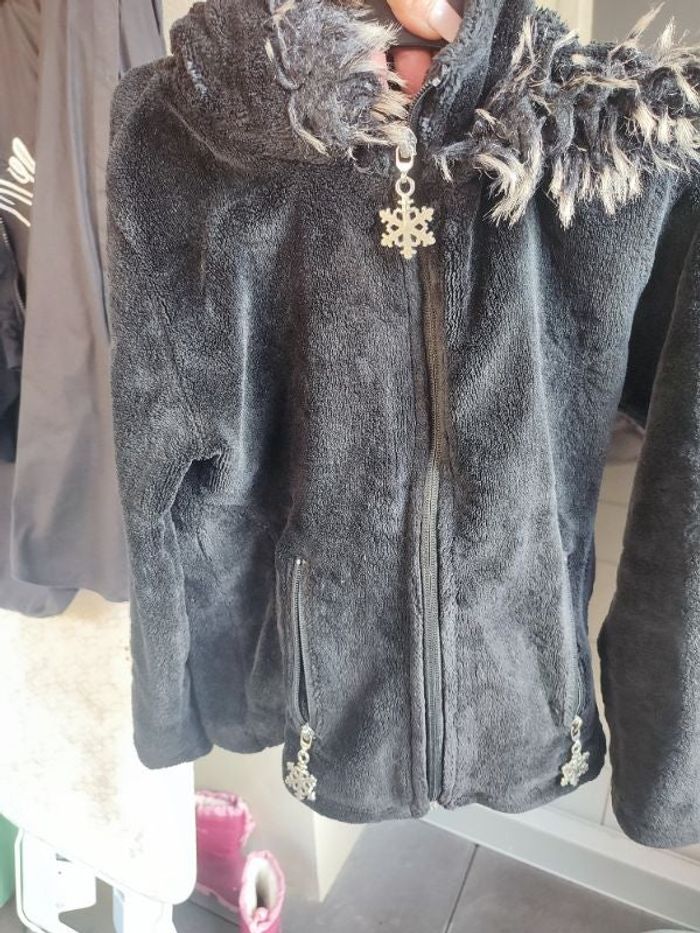 #kytie8ansfille. Gilet en velour capuche taille 8 ans