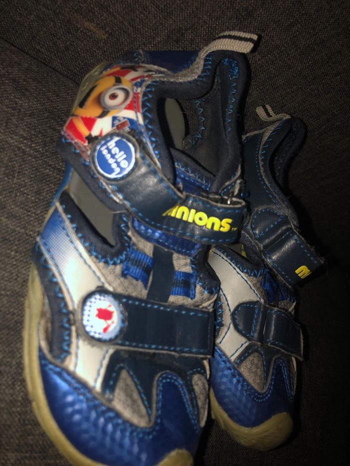 Sandale / taille 26 / minions - photo numéro 2