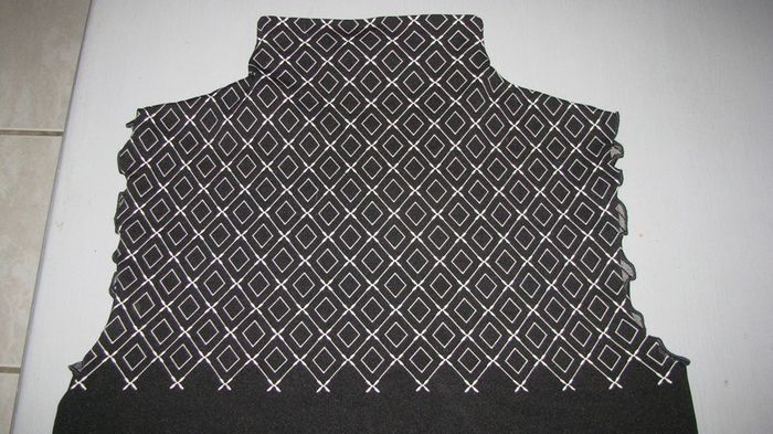 haut noir col montant - photo numéro 4