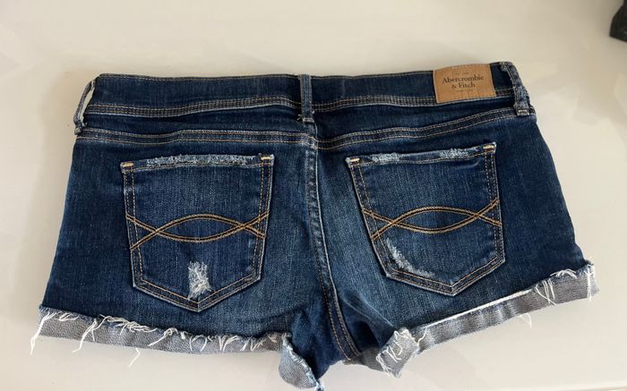 Short en jean Abercrombie W28 en excellent état! - photo numéro 3