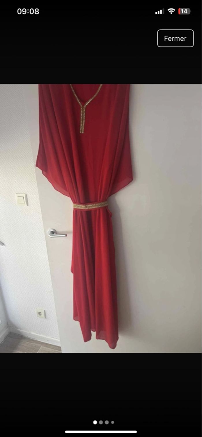 Robe arabe rouge dorée