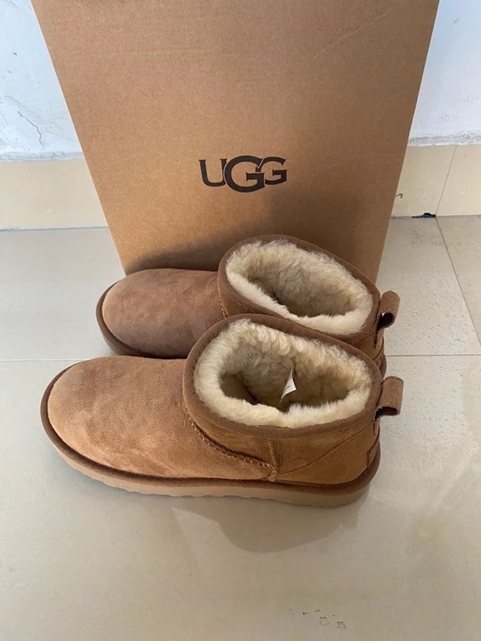 UGG Mini 40