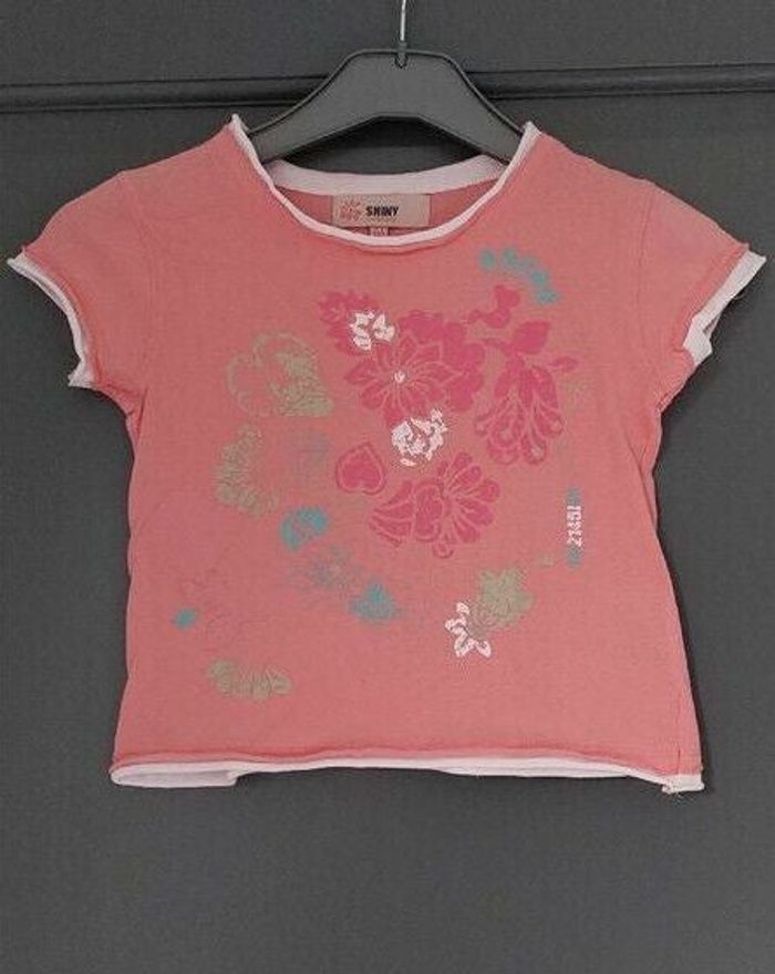 T-shirt fille en très bon état - 6 ans