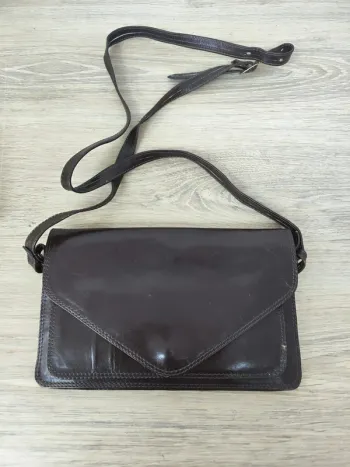 Sac à bandoulière marron La madrilène bordeaux en cuir, très bon état 24x14cm