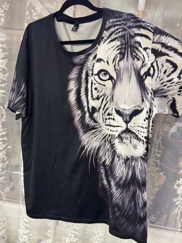 TEE short lion taille xxl