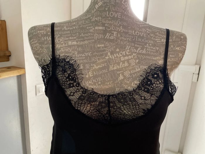 Très joli débardeur noir taille 36 - photo numéro 2