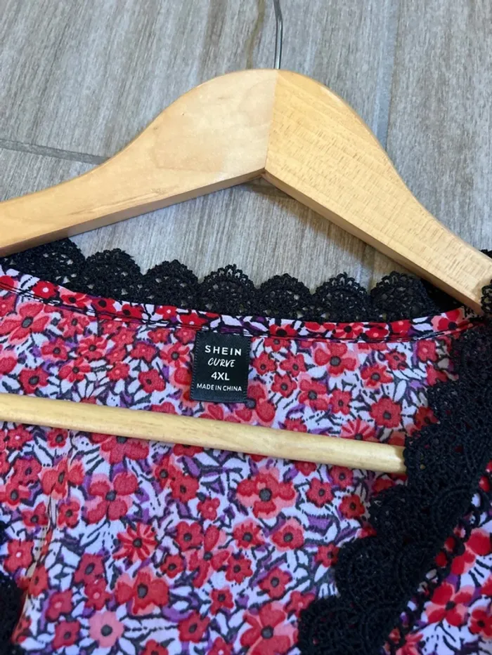 Blouse à fleurs, quatre XL - photo numéro 3