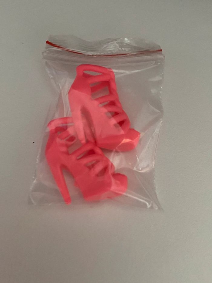 Chaussures rose pour poupée Barbie