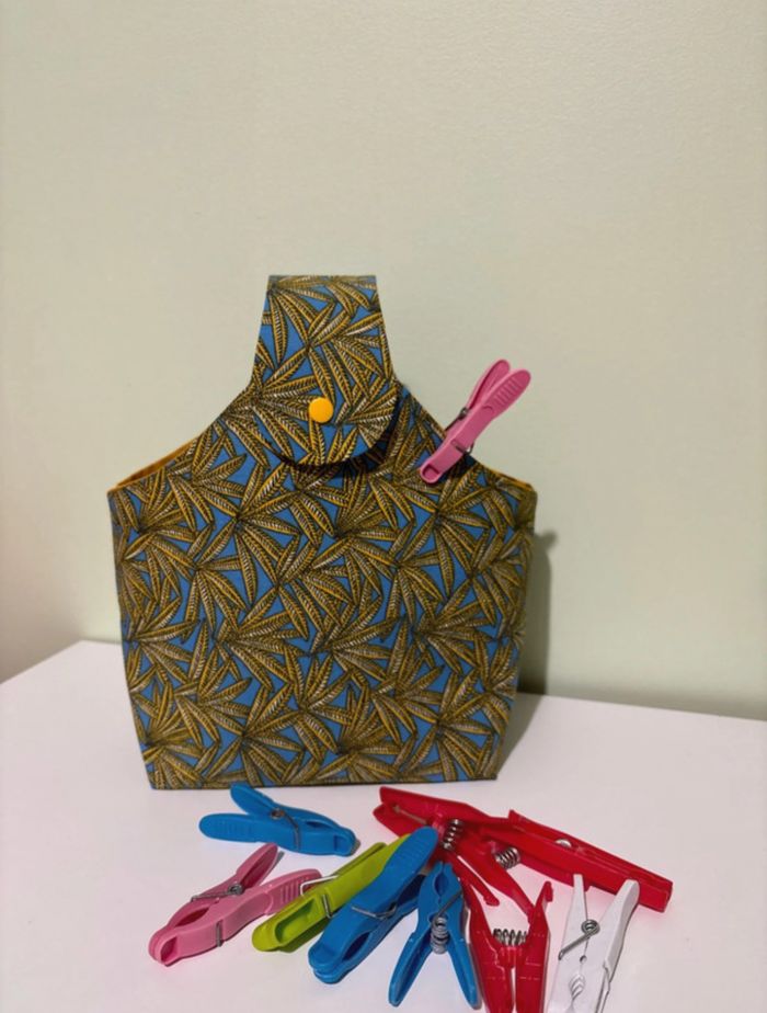 Panier à suspendre / rangement / pinces à linge / etc