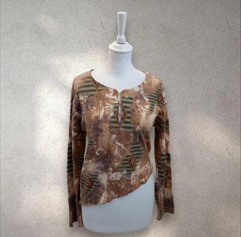 Top asymétrique manches longues imprimé taille L