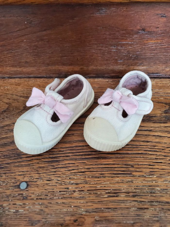 Baskets toile T.18 - photo numéro 2