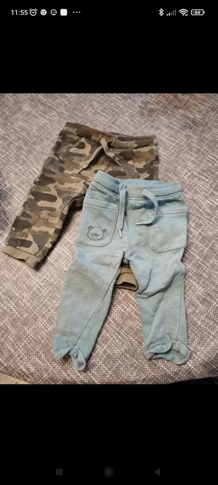 Lot deux joggings 12 mois