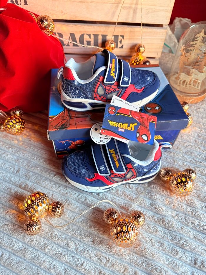 Basket Spiderman lumineux intense - photo numéro 6