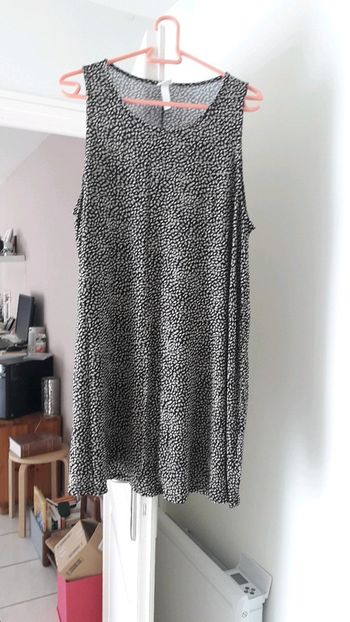 Robe noir et or neuve