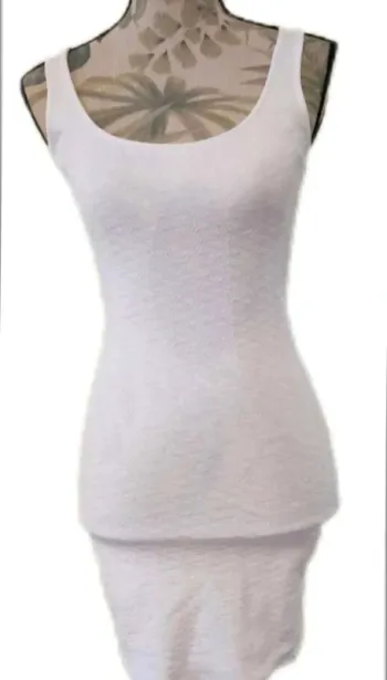 Robe blanche  moulante et courte épaisse M  bershka