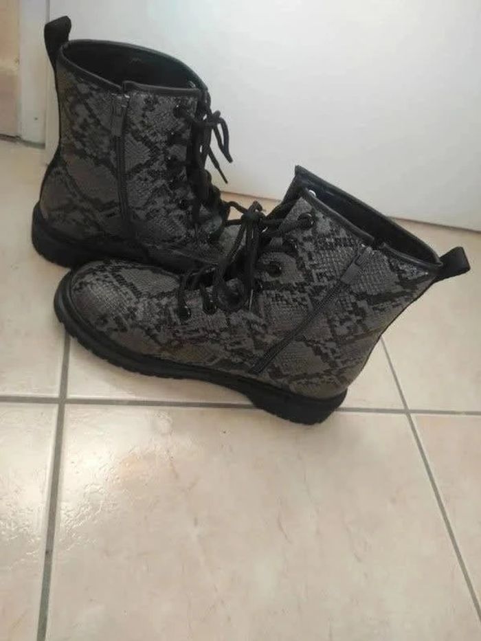 Bottines style Doc neuves - photo numéro 2