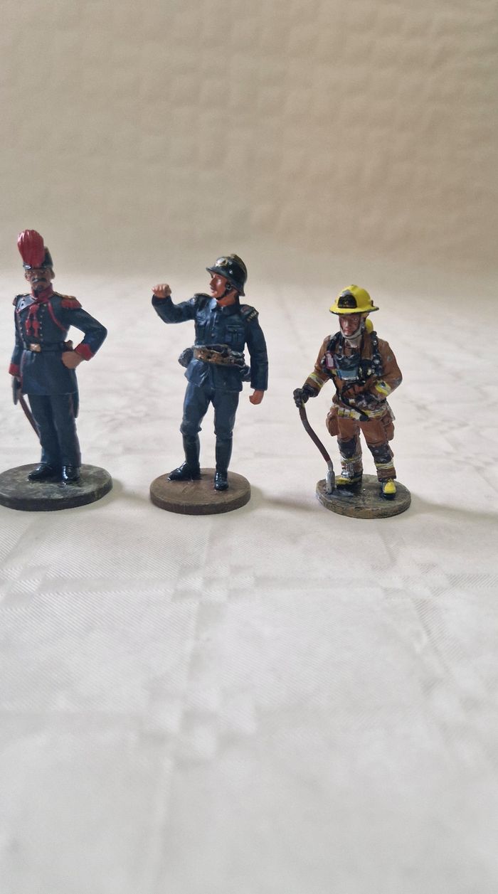 Lot de 7 figurine en plomb  , peinte à la main  , Del prado  , pompier , les héros du feu - photo numéro 7