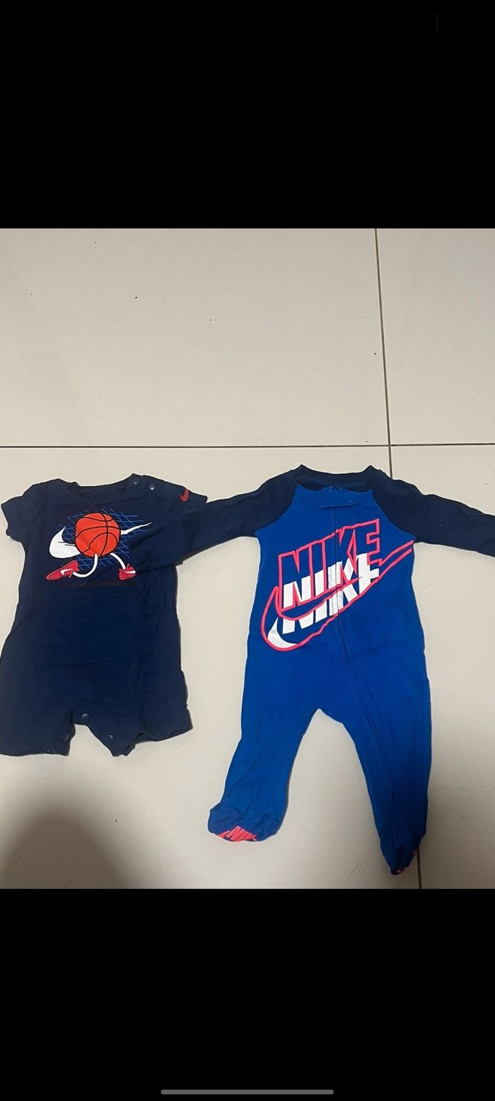 Lot 2 pyjama nike taille 1 mois
