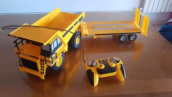 Camion télécommandé avec remorque