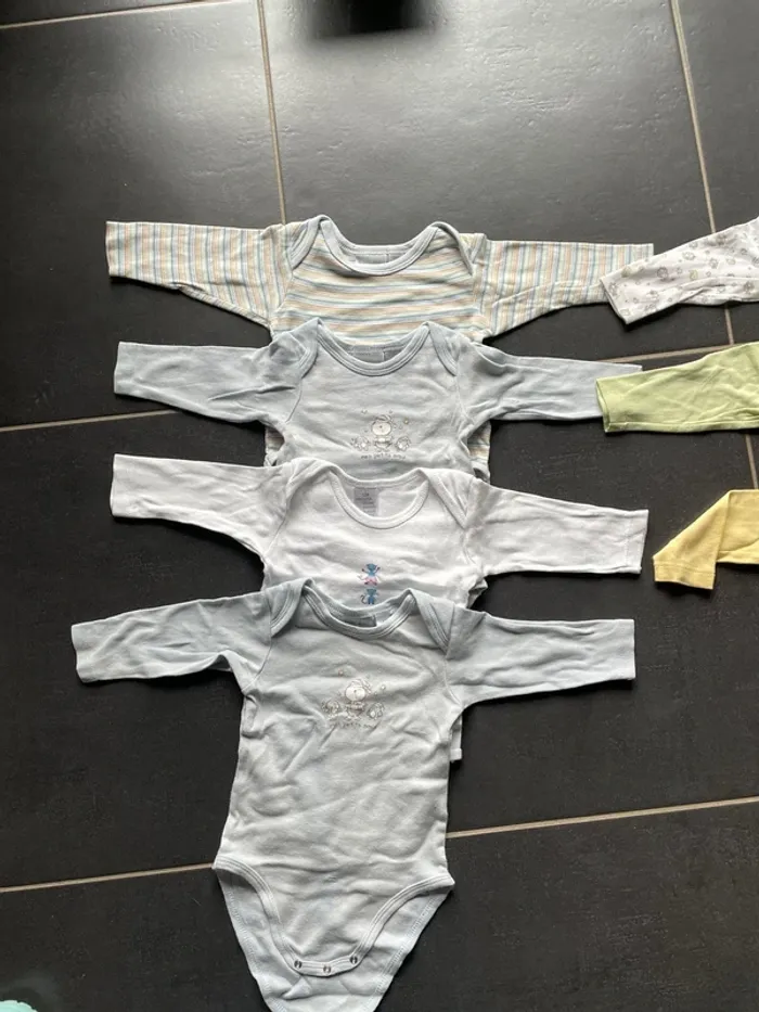 Lot 7 bodies bleu blanc jaune vert